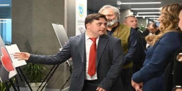 MAN DOWN SENDROMLU FOTOĞRAF SANATÇISI“ (4)