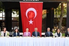 man VALİ KOMUTAN YEMEK