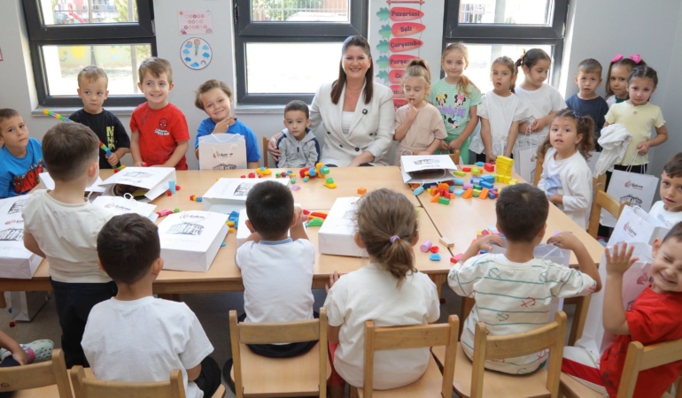 MAN BAŞKAN ÇOCUKLARLA (2)