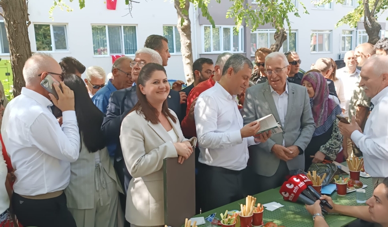ÖZGÜR ÖZEL (2)