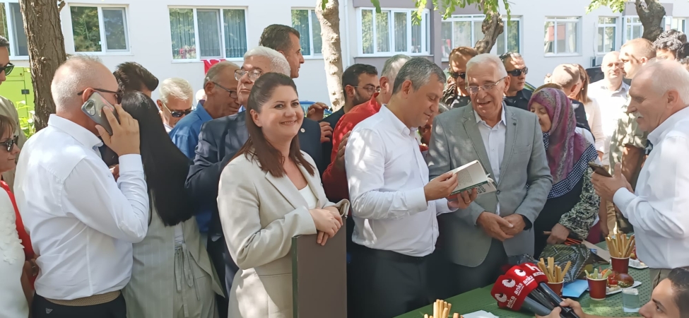 ÖZGÜR ÖZEL (2)